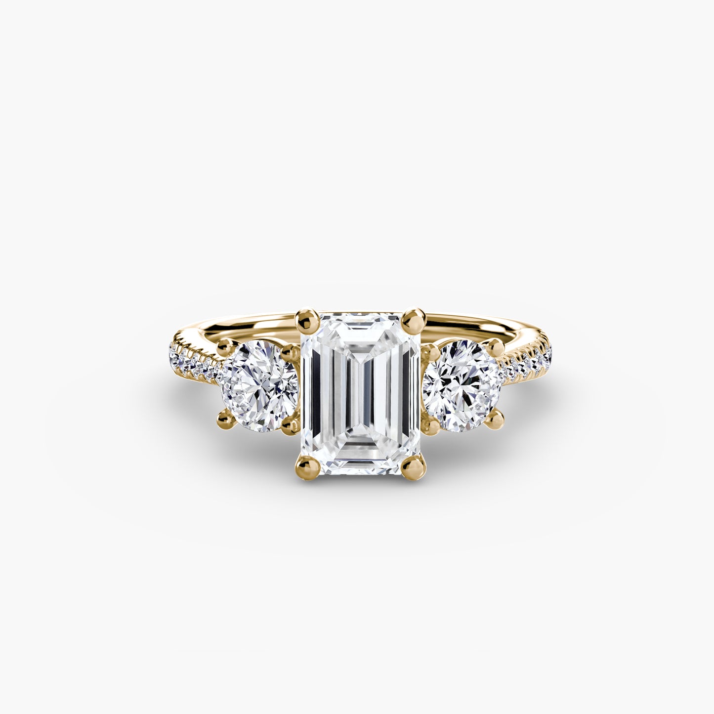 Dazzling Three-Stone diamond ring with Pavé Band