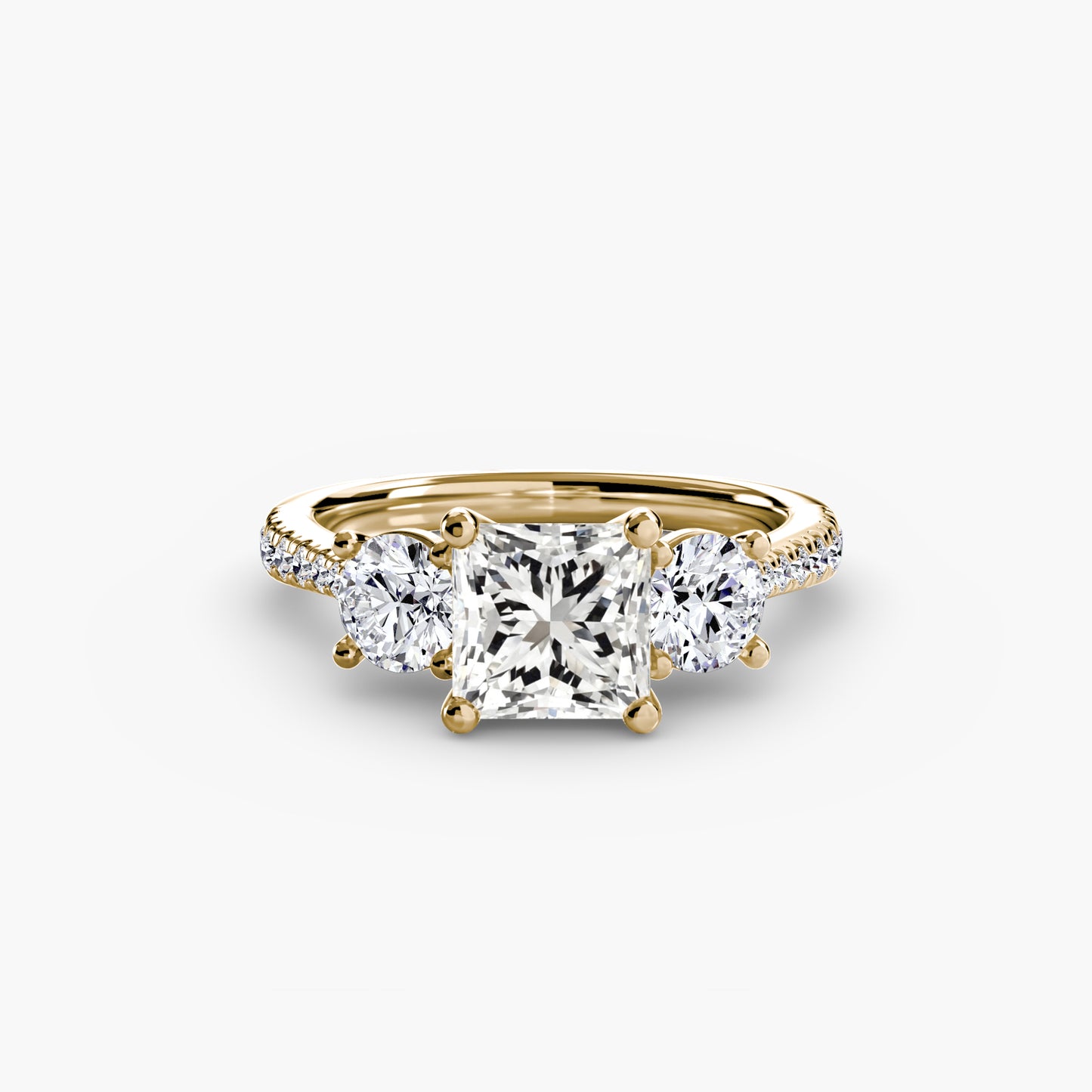 Dazzling Three-Stone diamond ring with Pavé Band