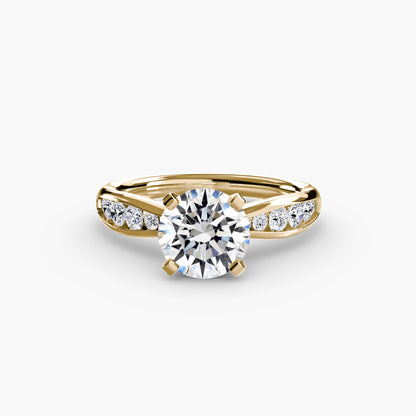 Timeless sparkle diamond solitaire with Pavé